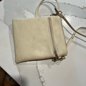Cream crossbody with all the pockets